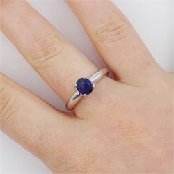 18ct white gold single stone oval cut sapphire ring, hallmarked, sapphire approx 0.90 carat