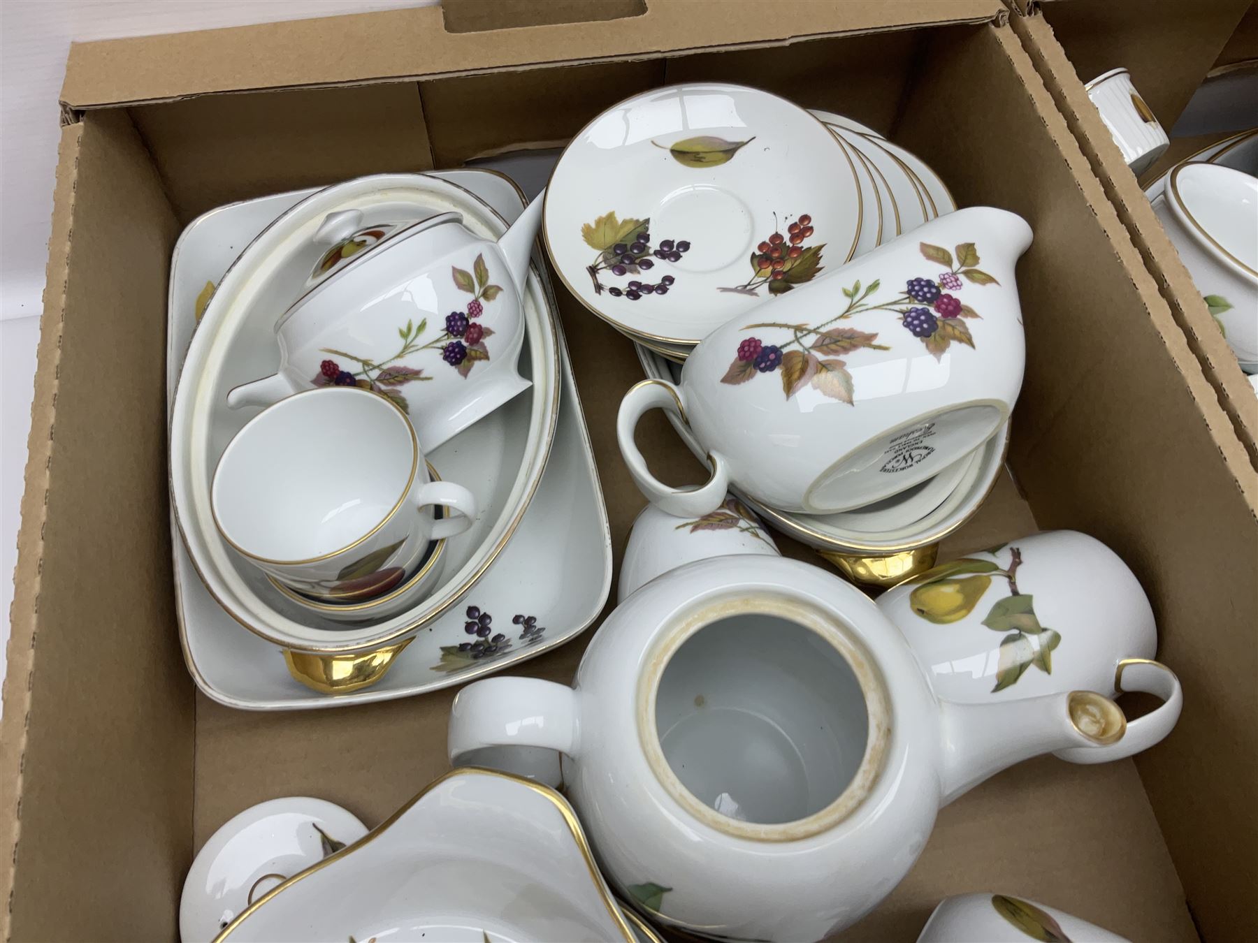 Extensive collection of Royal Worcester Evesham pattern tea and dinner service and other items, to include teapot, covered serving dishes, oval serving dishes, dinner plates, side plates etc