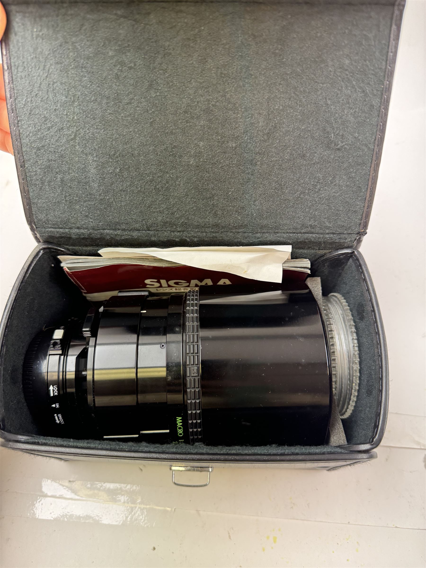 Sigma Mirror-Telephoto Multi-Coated 1:8 f=600mm camera lens, serial no. 222684, with two lens caps, hood, filters, instruction booklet and case