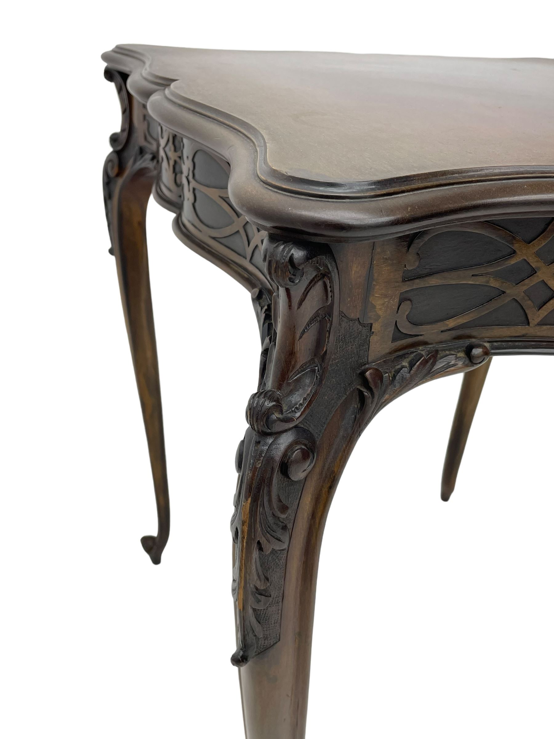 Early 20th century mahogany centre table, shaped moulded top over shaped frieze rails decorated with blind fretwork, on C-scroll and acanthus leaf carved cabriole supports with scrolled terminals 