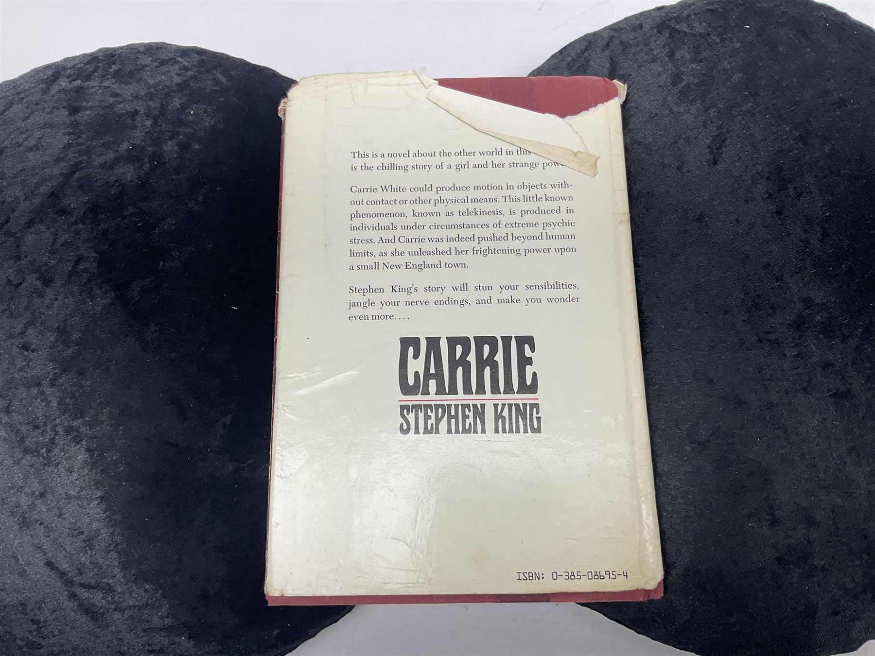 Stephen King; Carrie, Doubleday & Company, New York 1974 and Carrie, New English Library, Kent 1974 