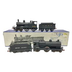 ‘00’ gauge - two kit built steam locomotives and tenders comprising GCR/LNER Class D6 4-4-0 Pollitt Passenger Engine no.2106 finished in LNER black with DJH Models box; Class D9 4-4-0 ‘Queen Mary’ no.62307 finished in BR black (2) 