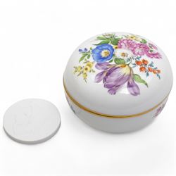 20th century Meissen porcelain circular box and cover decorated with a spray of Spring flo...