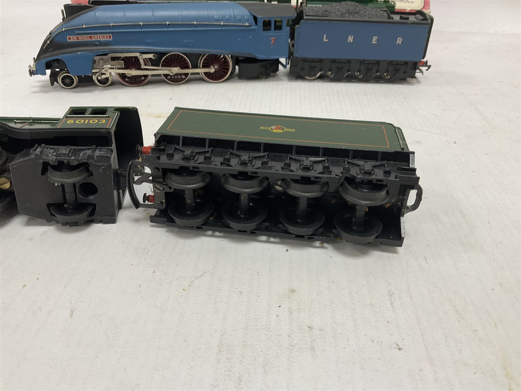 Hornby/Tri-Ang ‘00’ gauge - four locomotives and tenders comprising boxed Class 7P6F 4-6-2 ‘Oliver Cromwell’ no.70013 in BR green; Class A4 4-6-2 ‘Nigel Gresley’ no.7 in LNER blue; Battle of Britain Class 4-6-2 ‘Winston Churchill’ no.21C151 in SR green; Class A3 Gresley 4-6-2 no.60103 in BR green (4) 