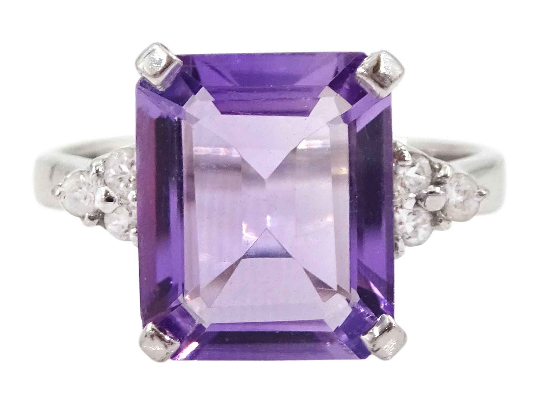 9ct white gold emerald cut amethyst and white topaz ring, hallmarked, amethyst approx 3.30 carat