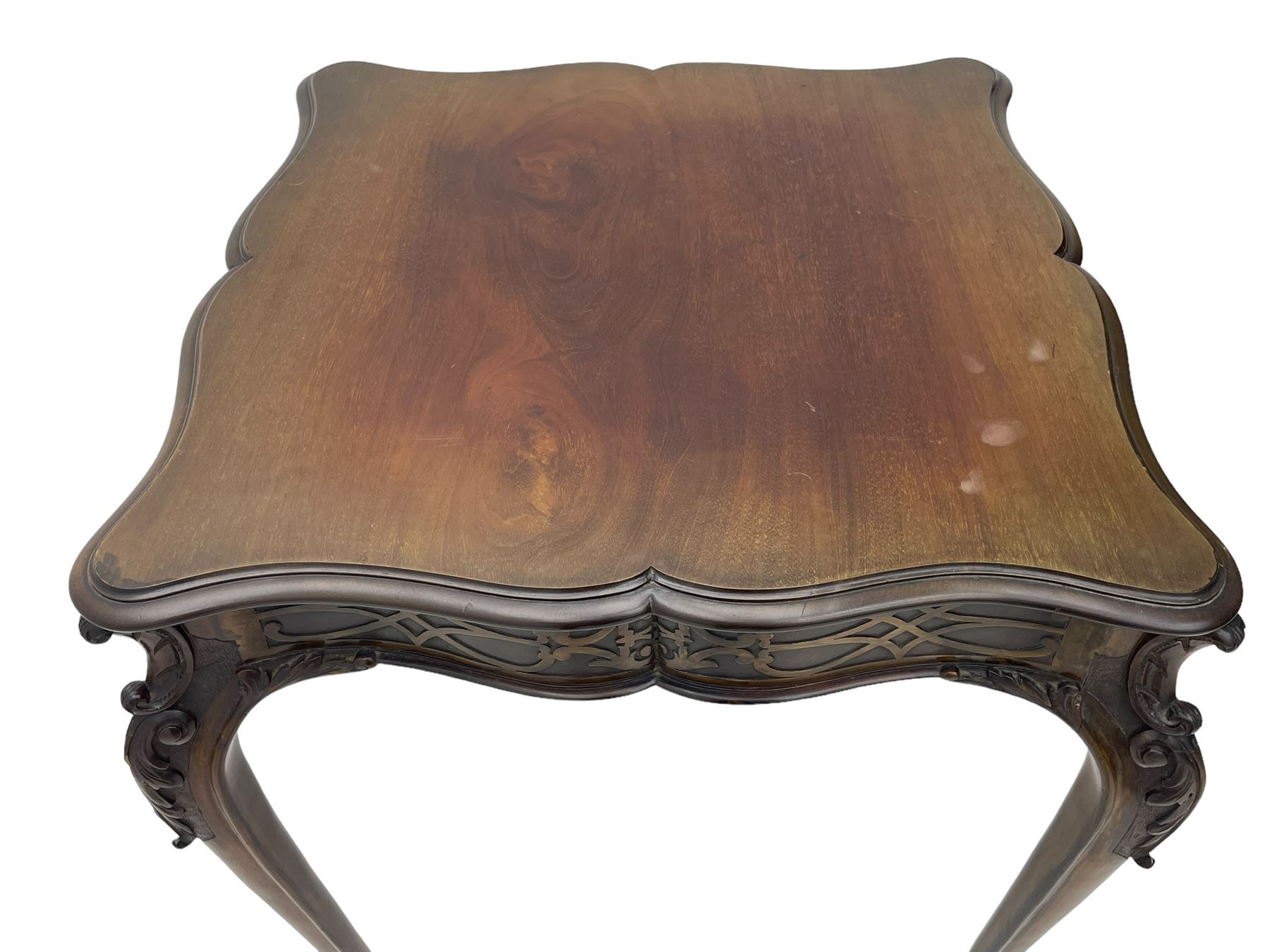 Early 20th century mahogany centre table, shaped moulded top over shaped frieze rails decorated with blind fretwork, on C-scroll and acanthus leaf carved cabriole supports with scrolled terminals 