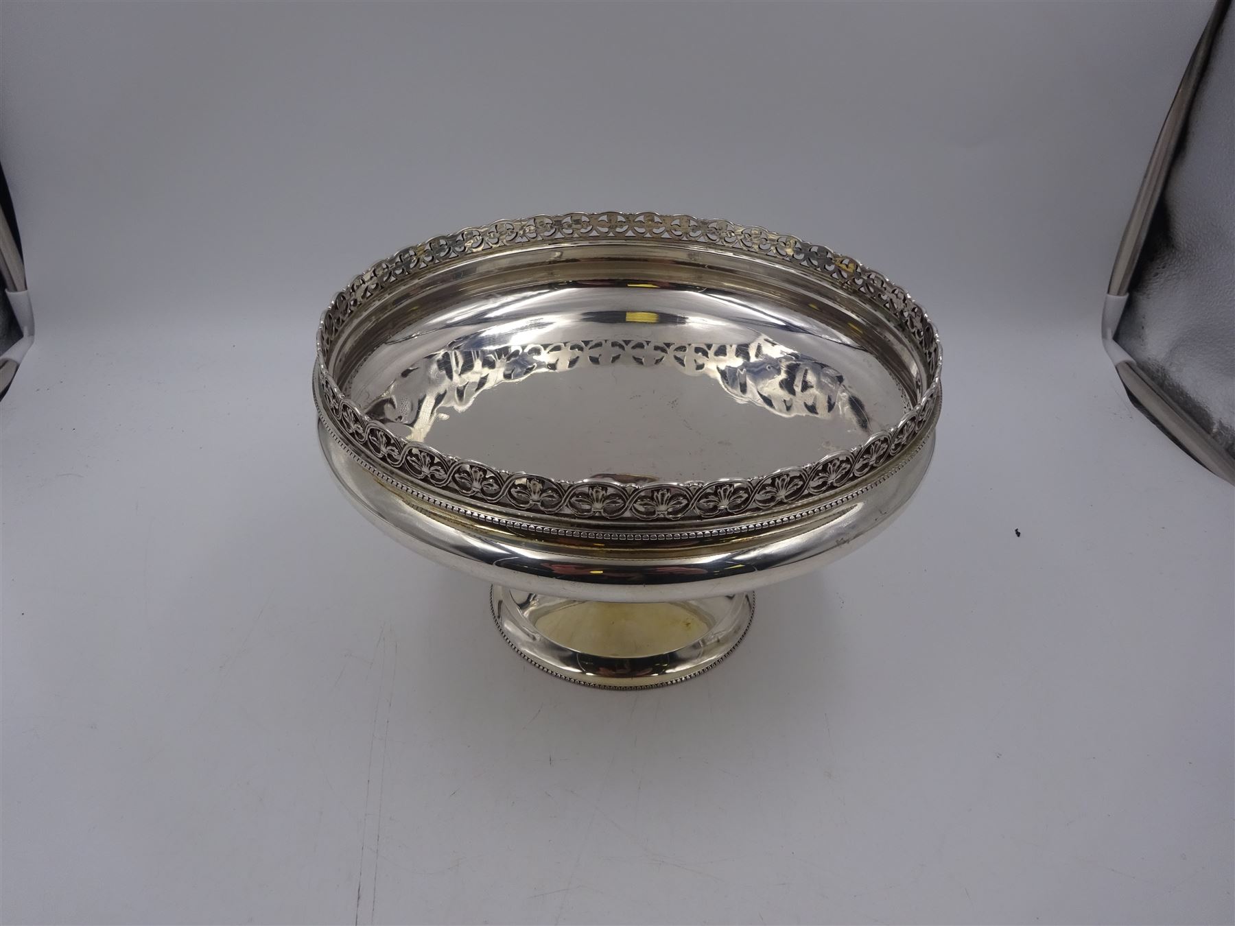 1930s silver pedestal bowl, of circular form, with pierced foliate rim, upon circular foot, hallmarked Blackmore & Fletcher Ltd, London 1931, H12.5cm, D20cm