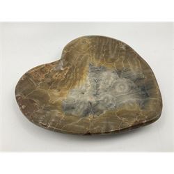 Fossilised coral dish in the form of a heart, D13cm