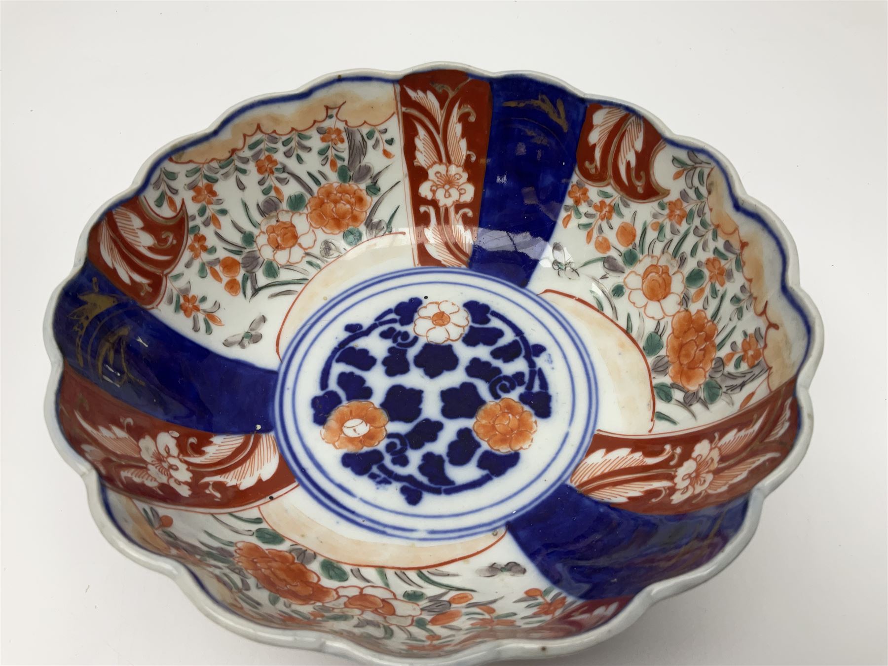 Japanese imari pattern jar and cover of globular form, together with imari bowl, jar H23cm