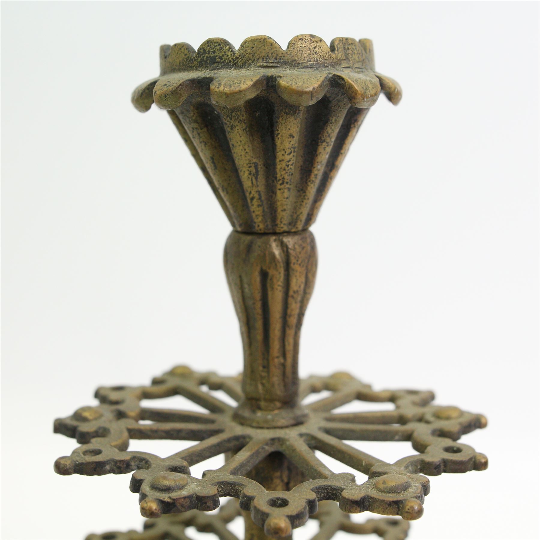 Victorian brass two tier cotton reel stand, with vacant finial of fluted form, on a acanthus cast base with four lion paw supports, H24cm 