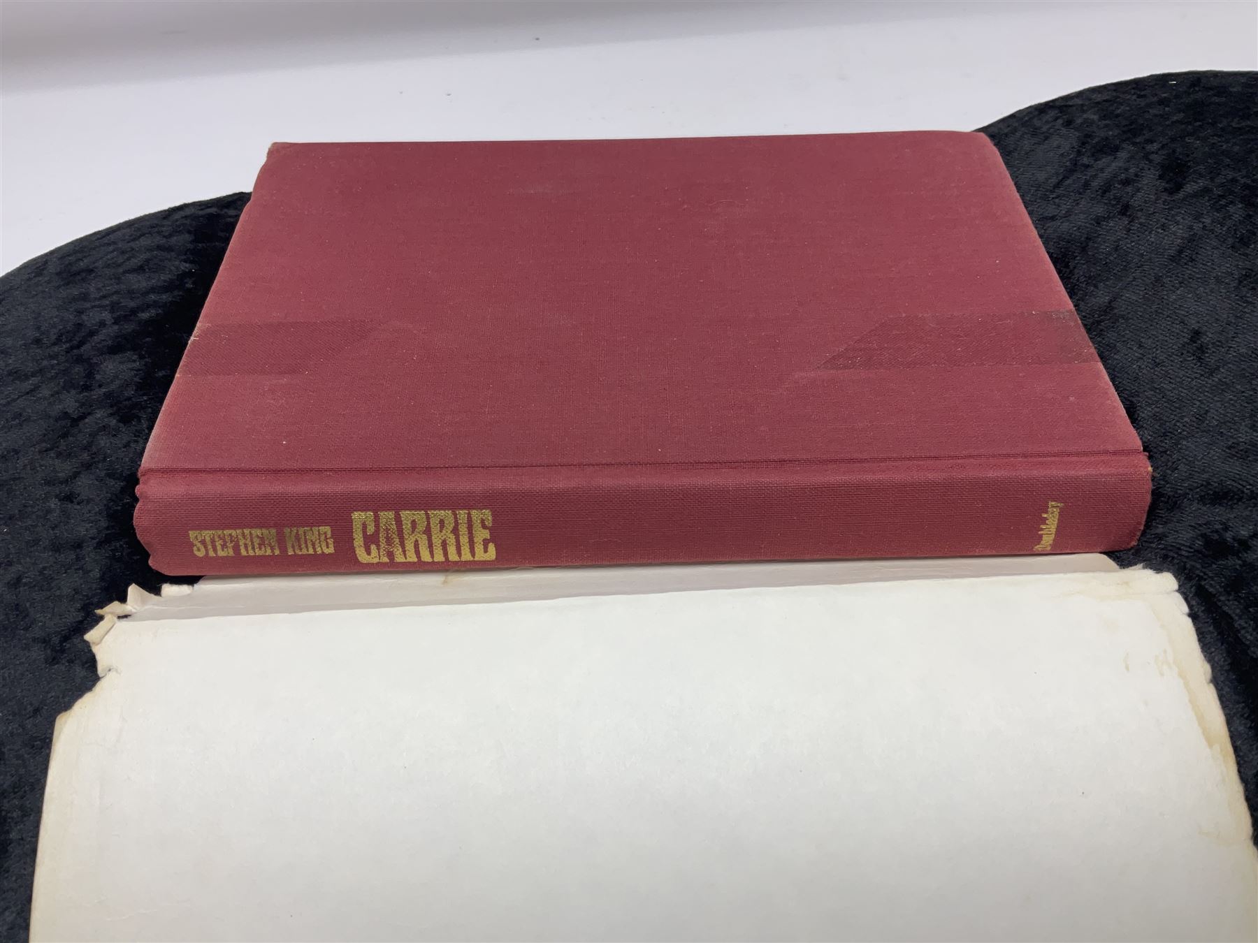 Stephen King; Carrie, Doubleday & Company, New York 1974 and Carrie, New English Library, Kent 1974 