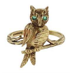 9ct gold owl ring, with green stone set eyes, hallmarked