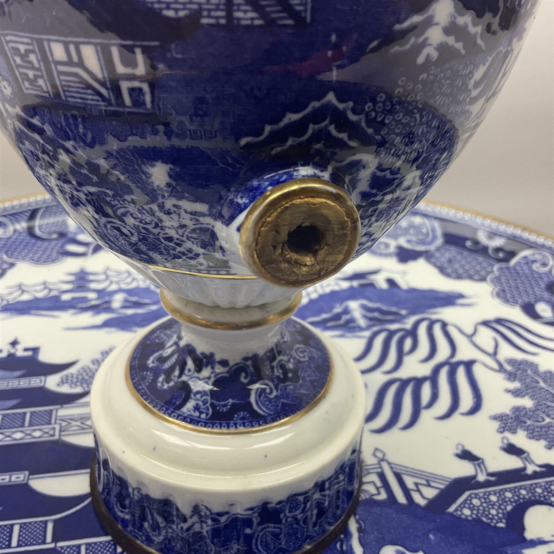 19th century Copeland blue and white printed willow pattern lazy susan,  the circular revolving tray fitted with a two handled coffee urn, D45cm