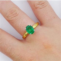 18ct gold single stone oval cut emerald ring, hallmarked, emerald approx 1.00 carat