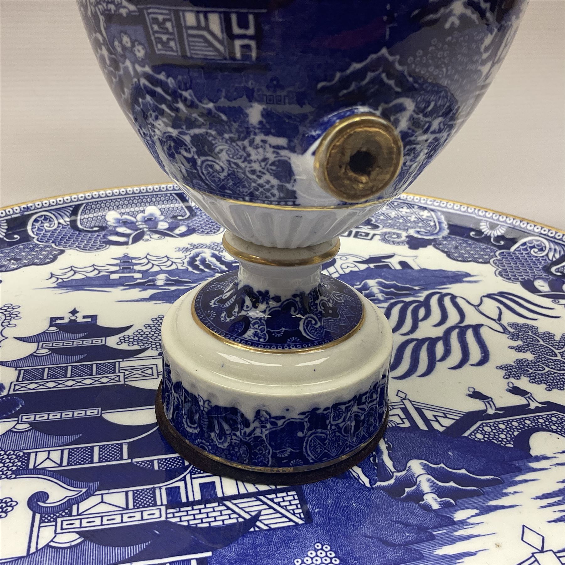 19th century Copeland blue and white printed willow pattern lazy susan,  the circular revolving tray fitted with a two handled coffee urn, D45cm