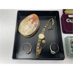 9ct gold jewellery, including Avia wristwatch wit 9ct gold strap, cameo brooch and a gold paste ring, together with a collection of costume earrings, etc 