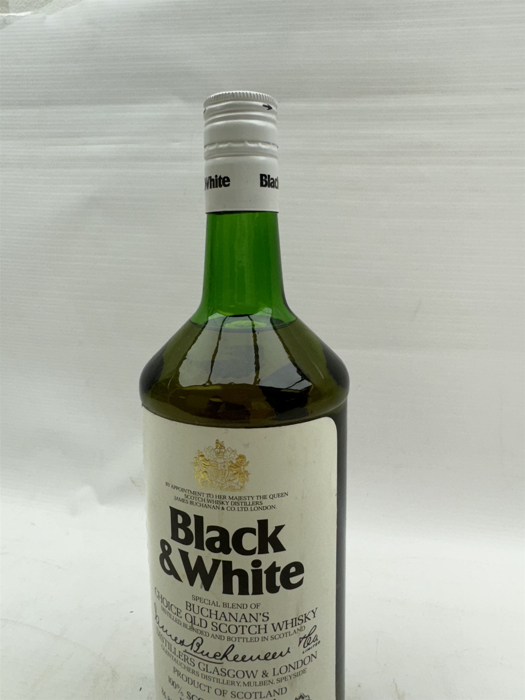 Black & White Buchanans Choice blended Scotch whisky, , 1 Litre 86.8%