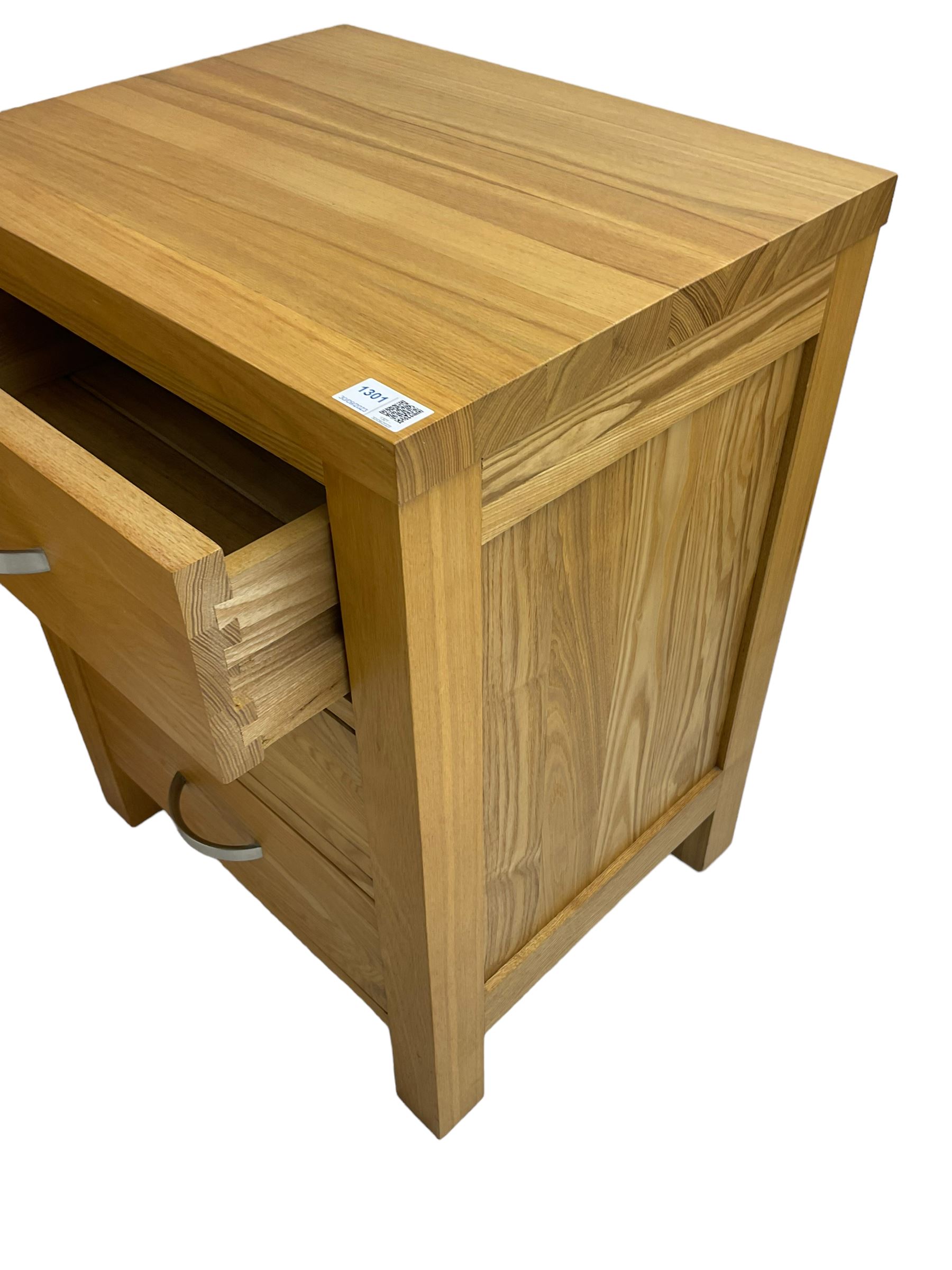 Pair of contemporary solid ash bedside chests, each fitted with three drawers