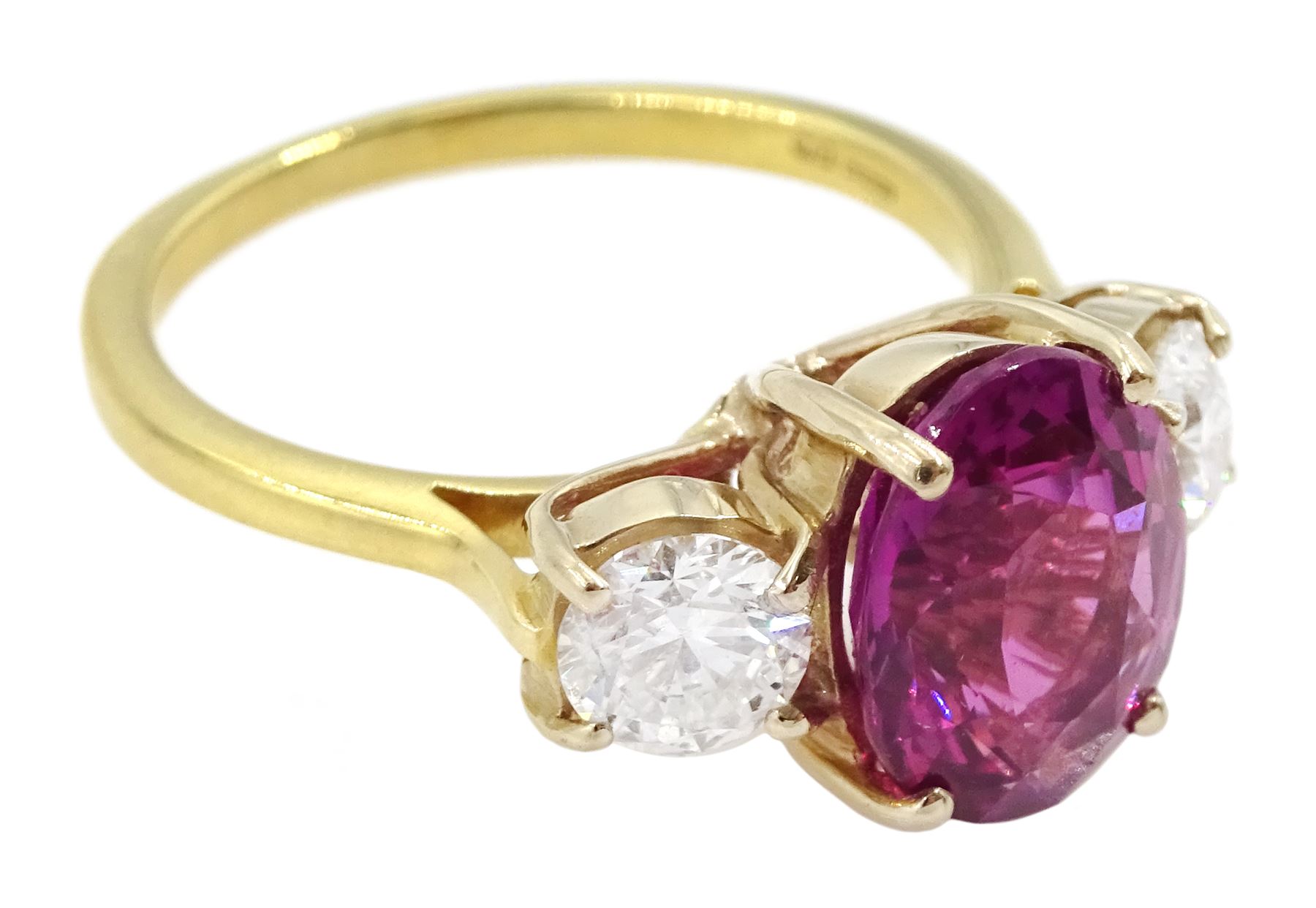 18ct gold three stone oval cut pink sapphire and round brilliant cut diamond ring, hallmarked, sapphire approx 3.00 carat, total diamond weight approx 0.80 carat