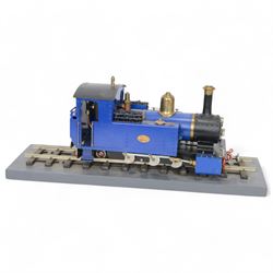 Roundhouse Gauge 1 live steam 0-6-2 tank locomotive, in blue livery, on wooden plinth