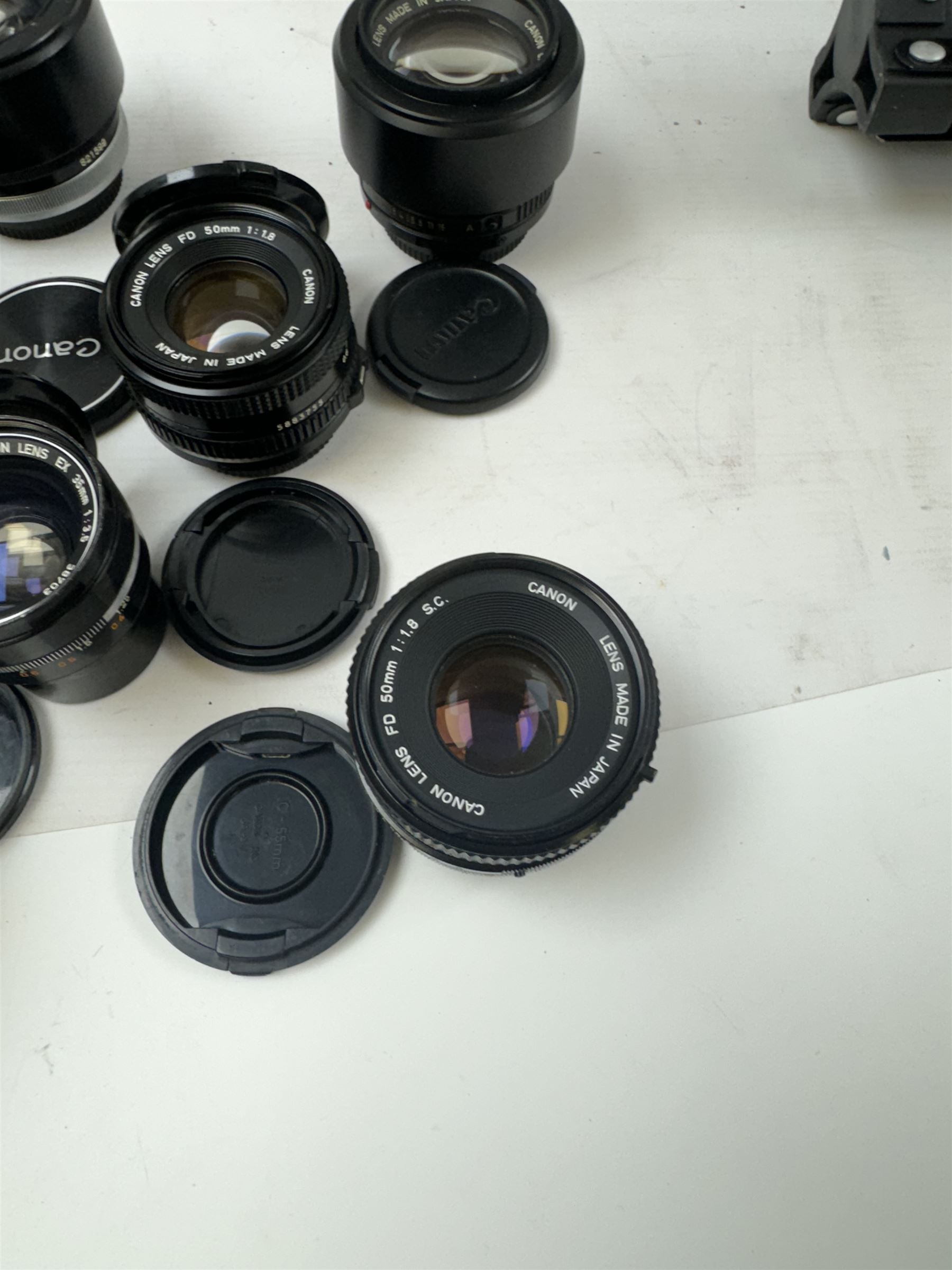 Seventeen Canon camera lenses, mostly FD examples, including 28-85mm 1:4 serial no, 49881, 35-105mm 1:3.5-4.5 serial no. 87632 and 135mm 1:2.8 serial no. 48336, one boxed