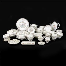 Wedgwood Kutain Crane pattern part tea and dinner service, including eight dinner plates, ...