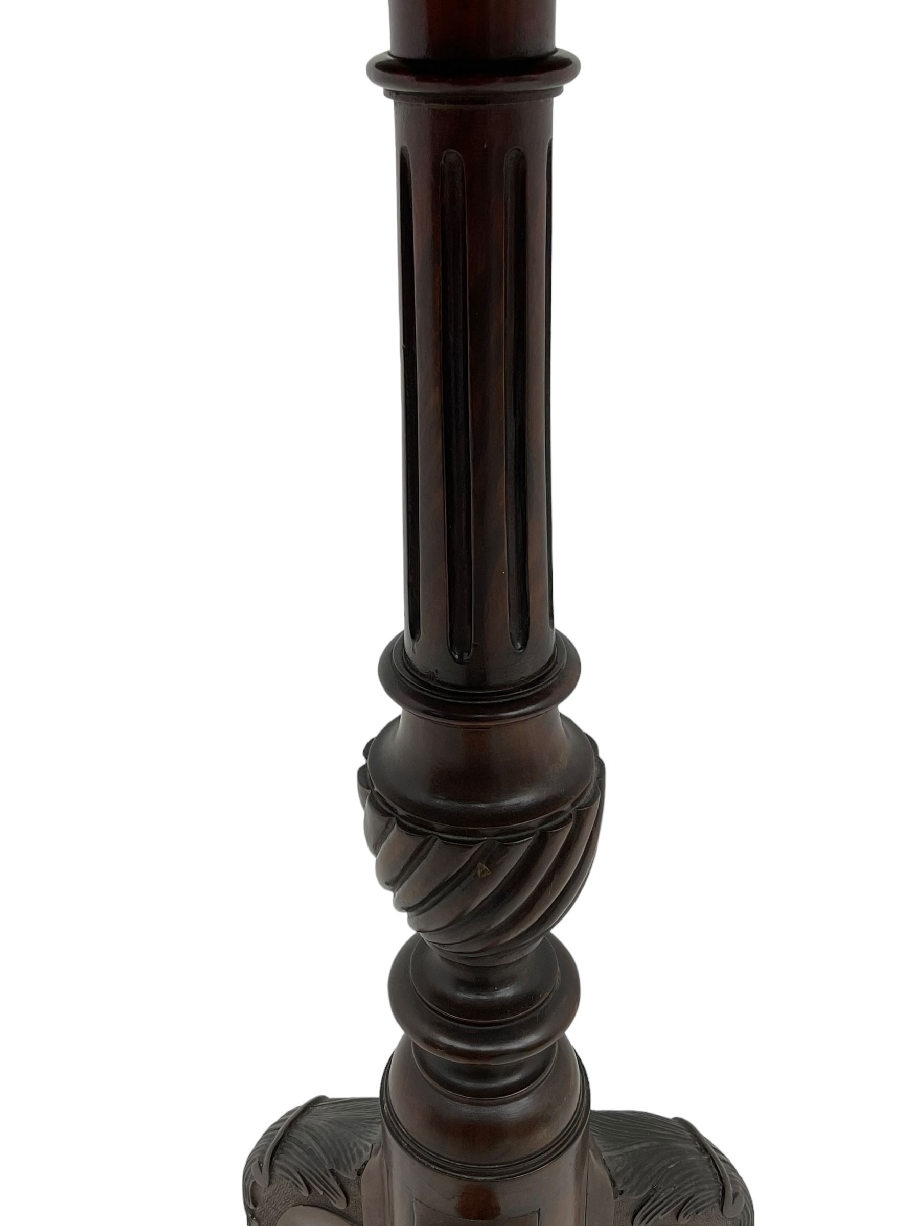 Georgian design mahogany tripod table, pie-crust moulded circular top, raised on turned and fluted column with twist baluster, on out-splayed ball and claw carved feet with acanthus carved knees