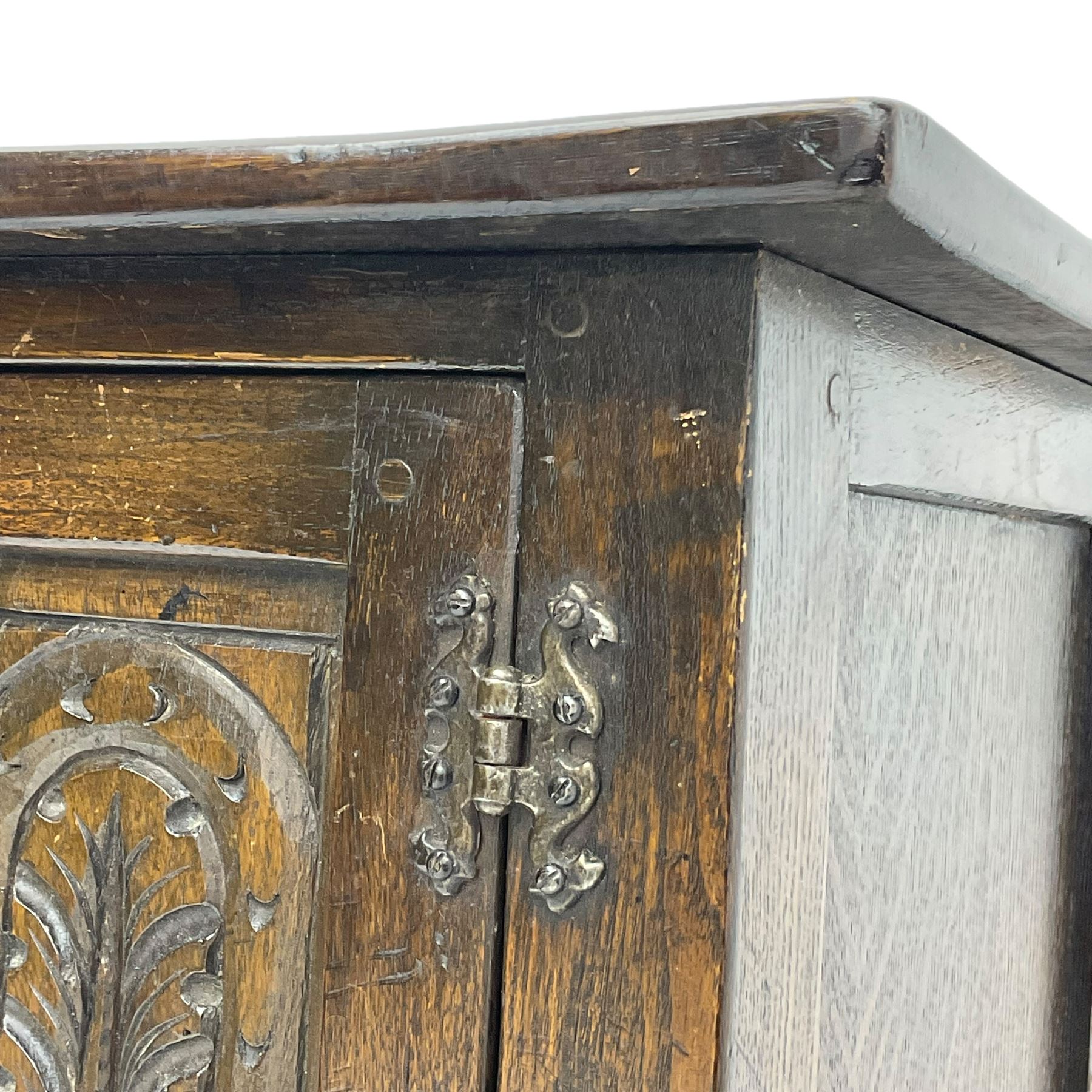 Small oak hutch cupboard, fitted with two carved doors