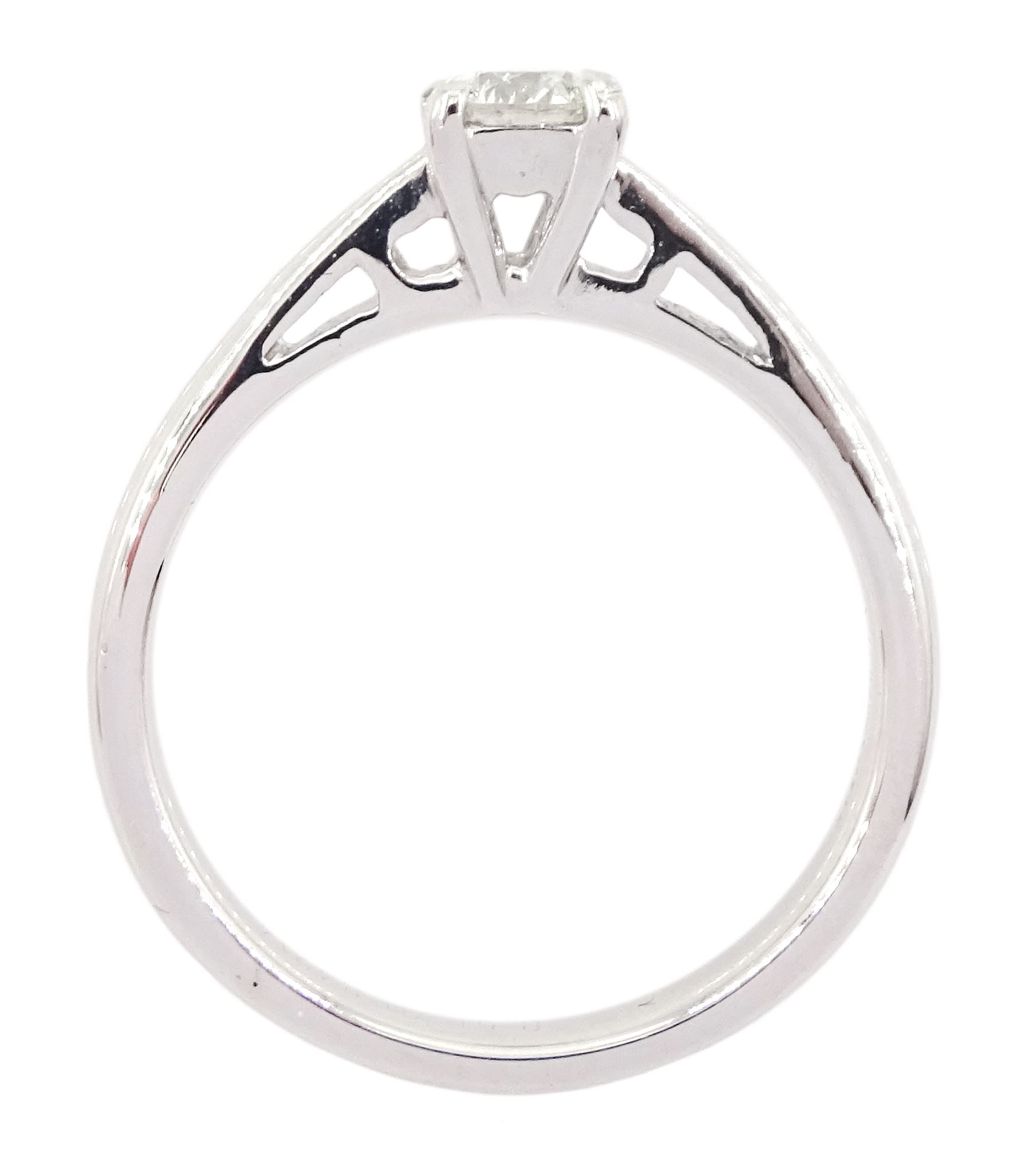 18ct white gold single stone round brilliant cut diamond ring, hallmarked, diamond approx 0.30 carat