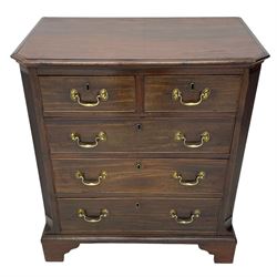 Small George III mahogany chest, rectangular canted form, moulded top over two short and three long cock-beaded drawers, fitted with brass swan neck handles and oval plates, enclosed by fluted upright corners, on bracket feet 