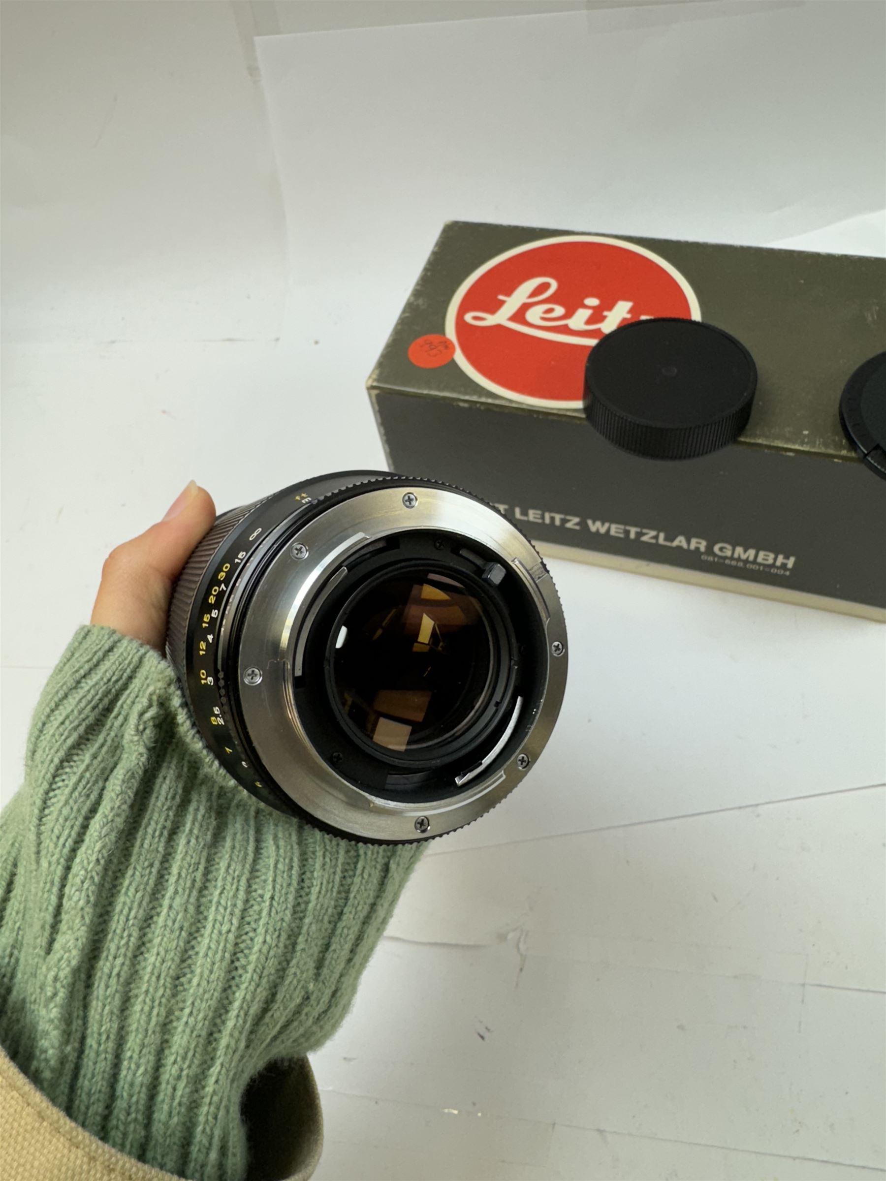 Leitz Vario-Elmar-R 1:4/70-210 E60 lens, serial no. 3373036, boxed with two lens caps