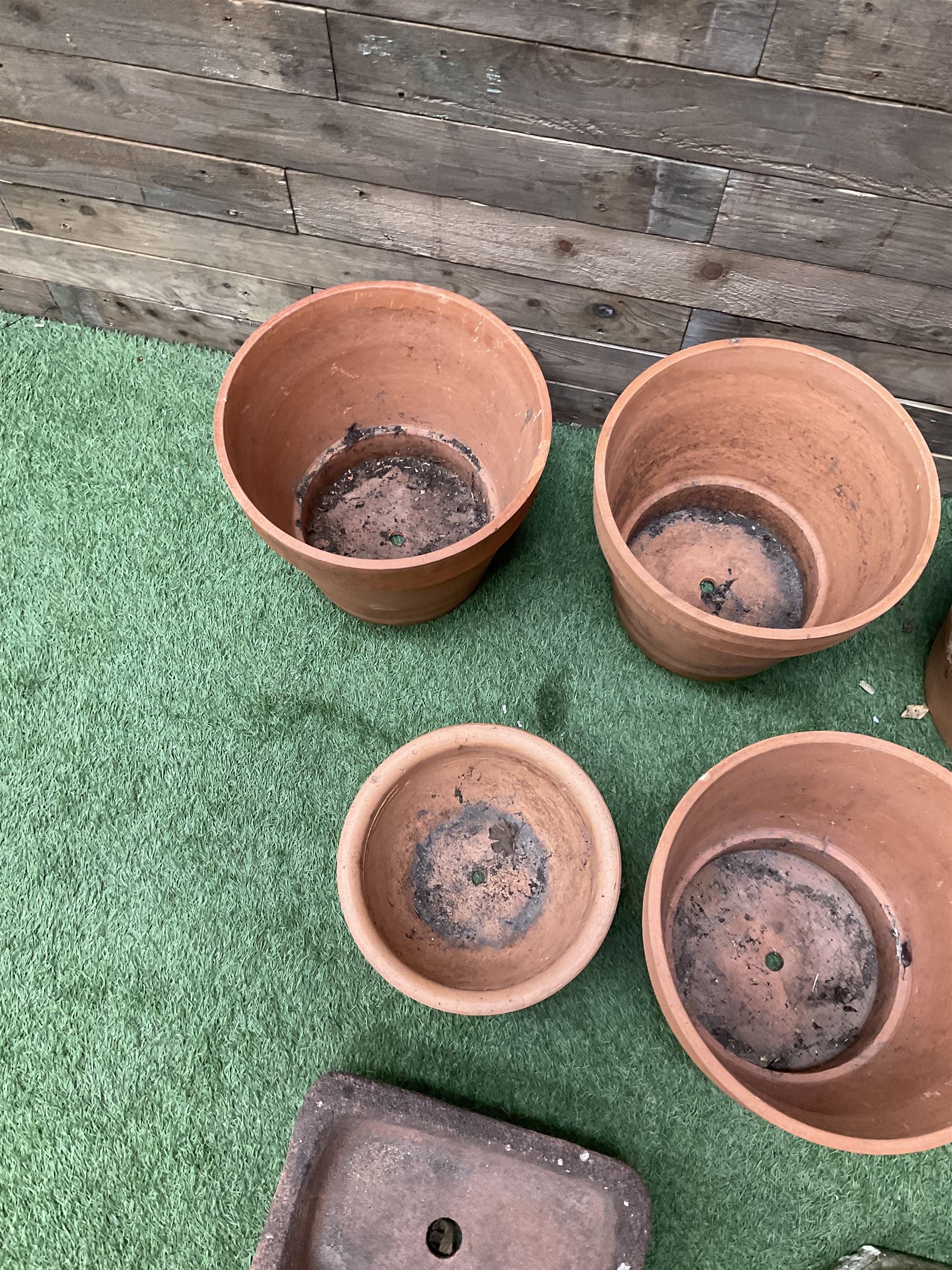 Set of five terracotta planters, small stone trough and urn plinth  - THIS LOT IS TO BE COLLECTED BY APPOINTMENT FROM DUGGLEBY STORAGE, GREAT HILL, EASTFIELD, SCARBOROUGH, YO11 3TX