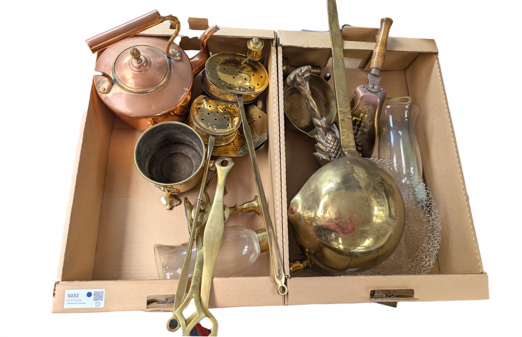 Copper kettle, together with brass jardiner, coal scoop and other metalware 