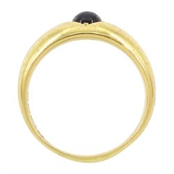 Edwardian 18ct gold single stone cabochon garnet ring, Birmingham 1902