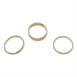 Three 9ct gold wedding bands, all hallmarked