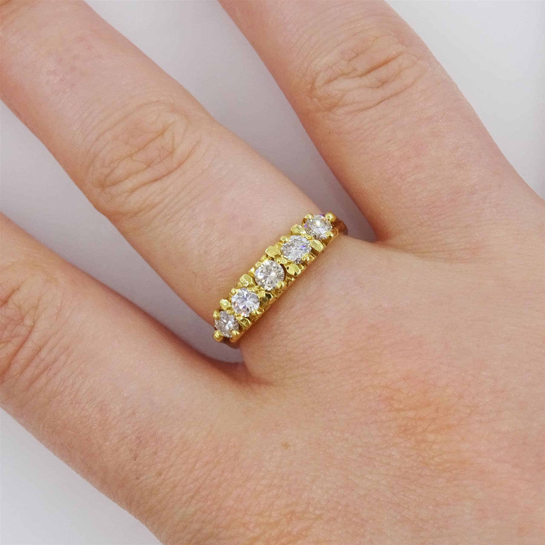 18ct gold five stone round brilliant cut diamond ring, Birmingham 1993, total diamond weight approx 0.50 carat