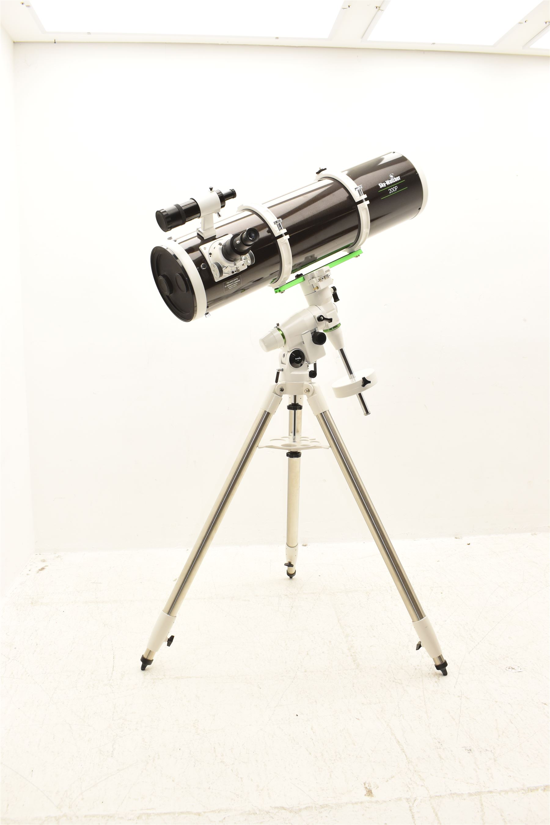 Sky Watcher 200P Newtonian 10” reflector telescope, NEQ3 tripod with counter weights, equatorial mount and finder scope, with a basic 1.25” smartphone adapter and accessories including a Super 10 long eye relief , Celestron 10mm lens, 2 x 1. Barlow lens and super 25 wide angle long eye relief lens. With assembly instruction manual and astronomical telescope user guide.