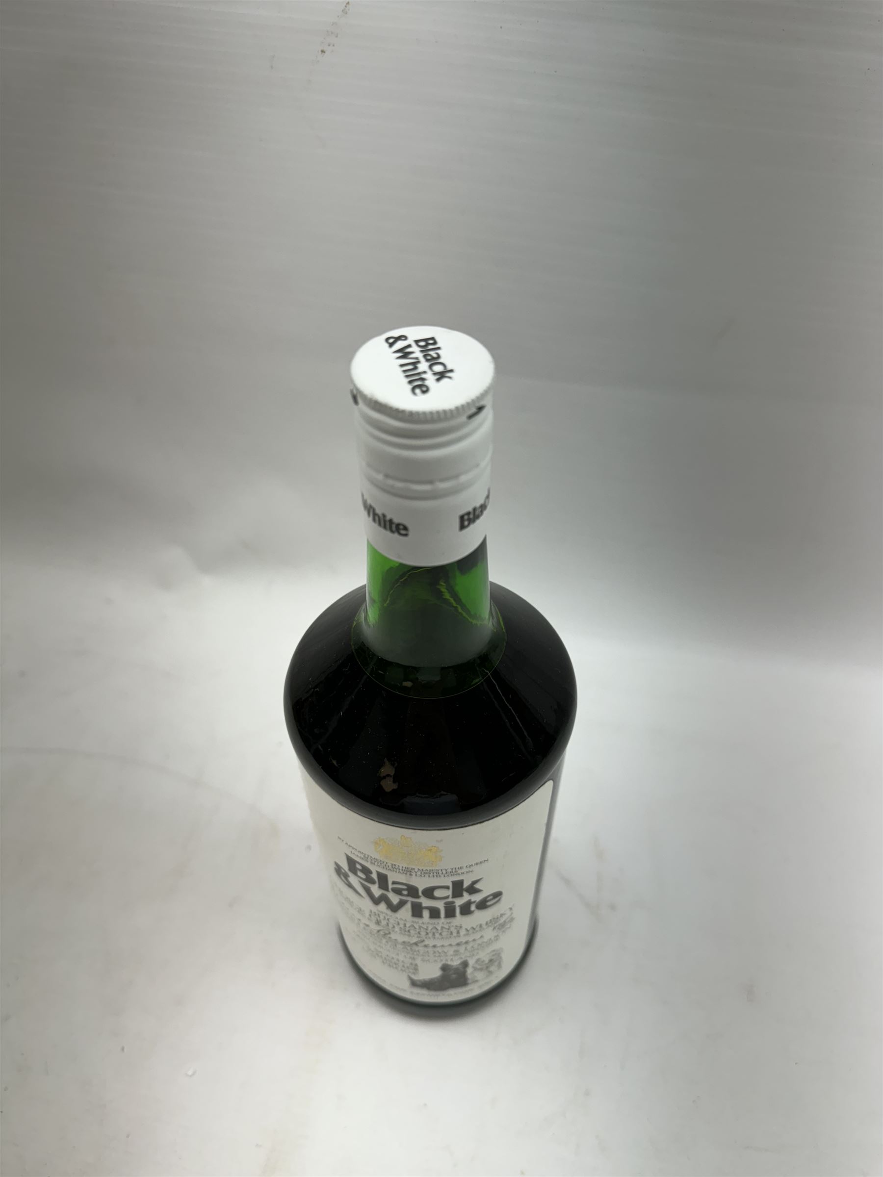 Black & White Buchanans Choice blended Scotch whisky, , 1 Litre 86.8%