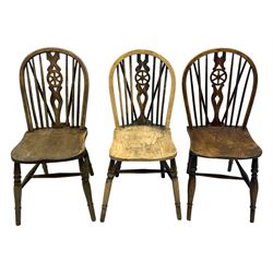 Mid-to-late 20th century set of six elm and beech Windsor dining chairs, hoop and stick back with pierced wheel splat, dished elm seat, on turned supports united by turned stretchers 