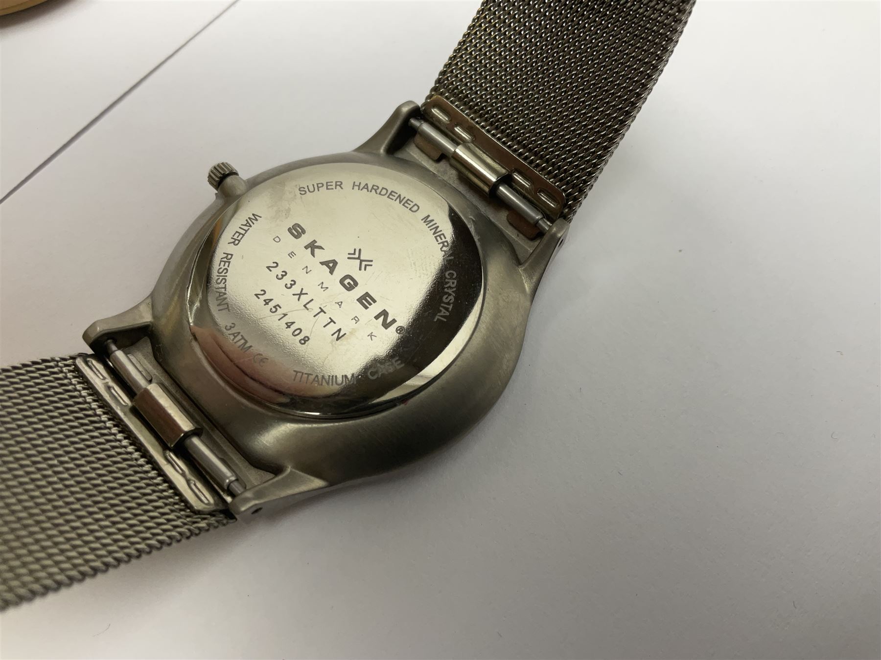 Five Skagen wristwatches, to include 233XLTTM, 809XLTRB, 233LGS, 233XLLTN and 433LGL1, four on Skagen stainless steel mesh straps, one on a Skagen leather strap, 