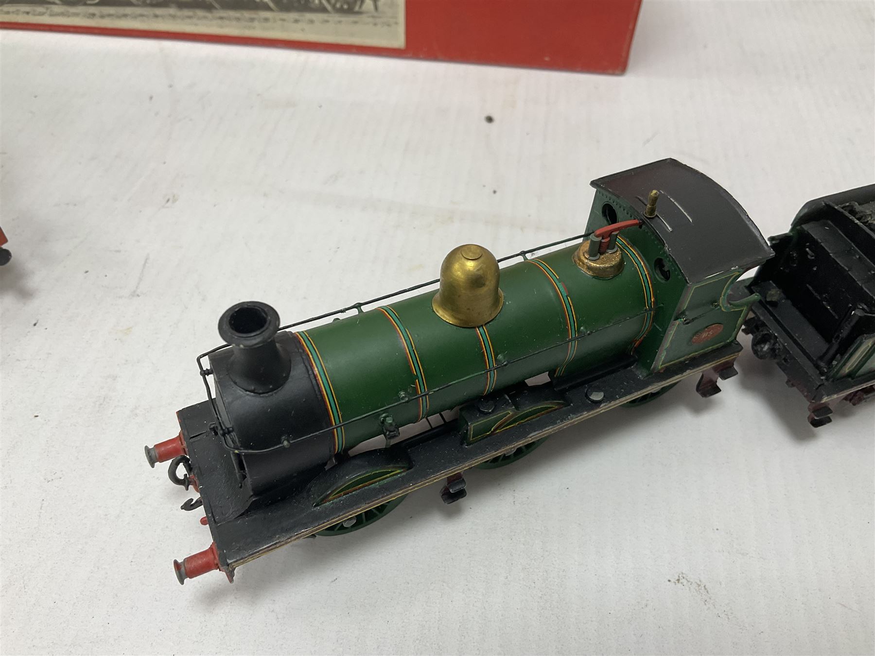 ‘00’ gauge - two kit built locomotive and tenders comprising SR Wainwright Class C 4-4-0 no.115 finished in SE&CR green; SR Wainwright Class D 4-4-0 no.31750 finished in BR black; both with Wills Finecast boxes (2) 