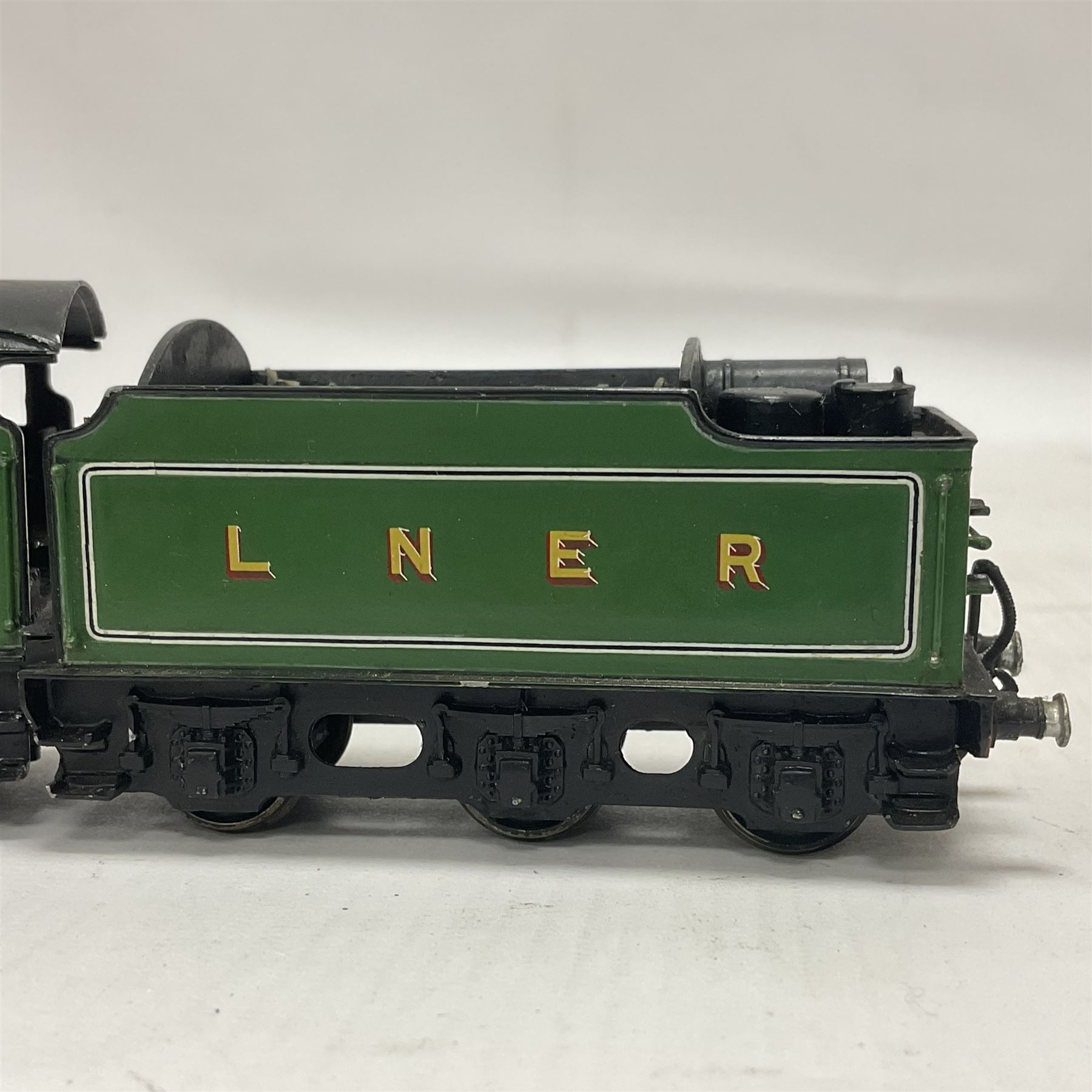 ‘00’ gauge - kit built Class V4 2-6-2 ‘Bantam Cock’ locomotive and tender no.3401 in LNER green