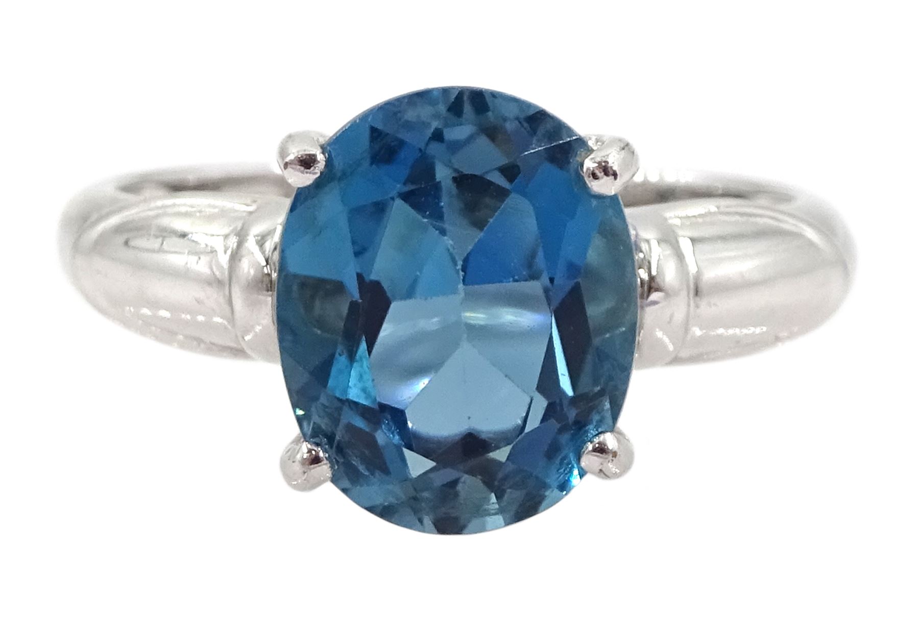 9ct white gold single stone London blue topaz ring, hallmarked, topaz approx 2.50 carat