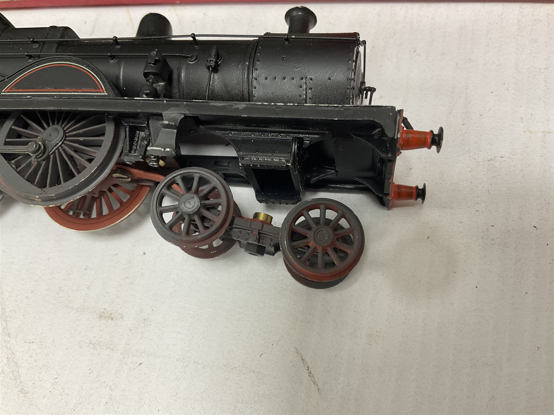 ‘00’ gauge - two kit built steam locomotives comprising Class E 4-4-0 no.31587 with tender in BR black, with South Eastern Finecast box; Class E1 Black Tanks 0-6-0T no.32147 in BR black, with Wills Finecast Box (2) 