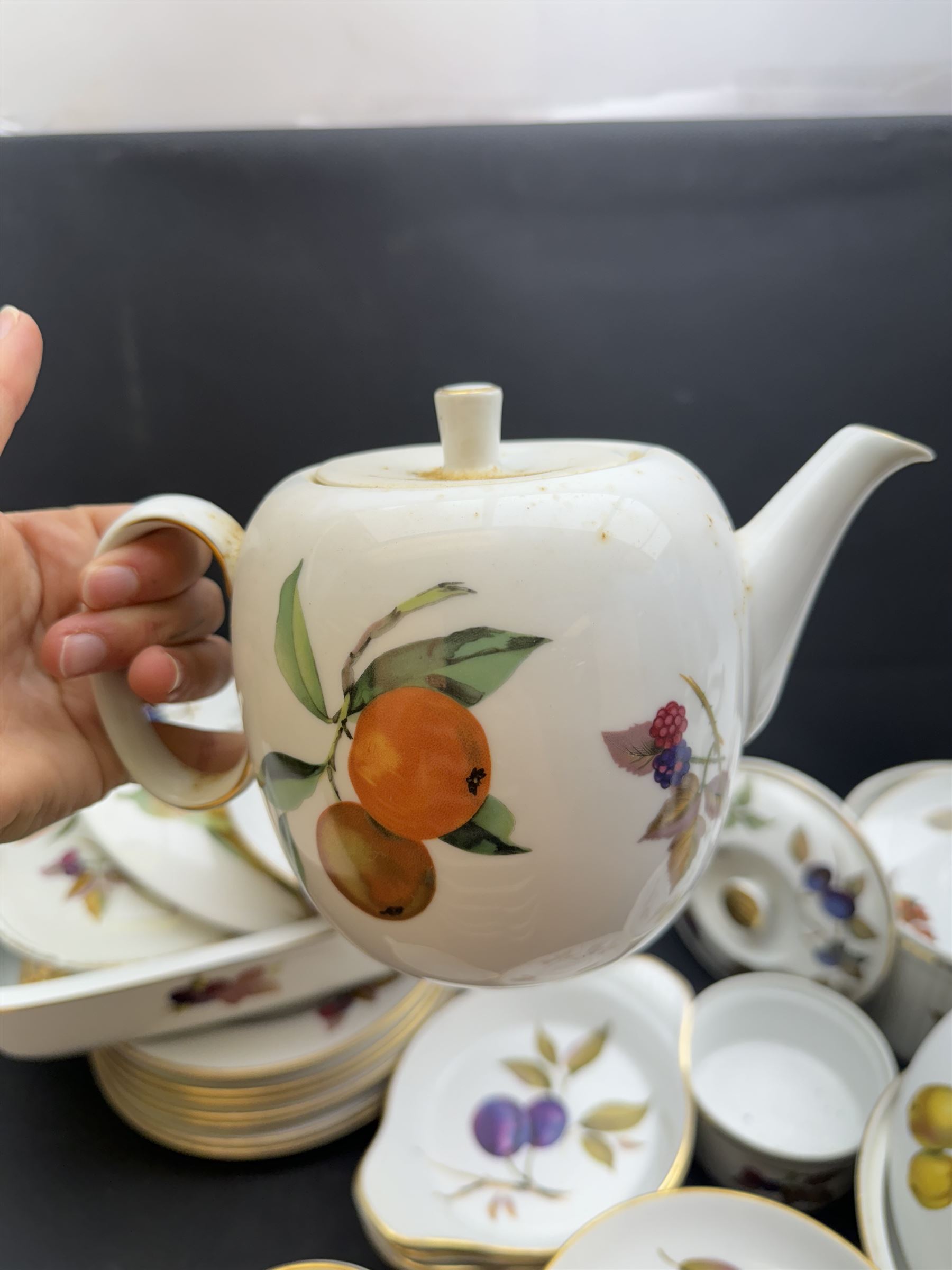 Royal Worcester Evesham pattern part tea and dinner service, including teapot, eight dinner plates, eight side plates etc 