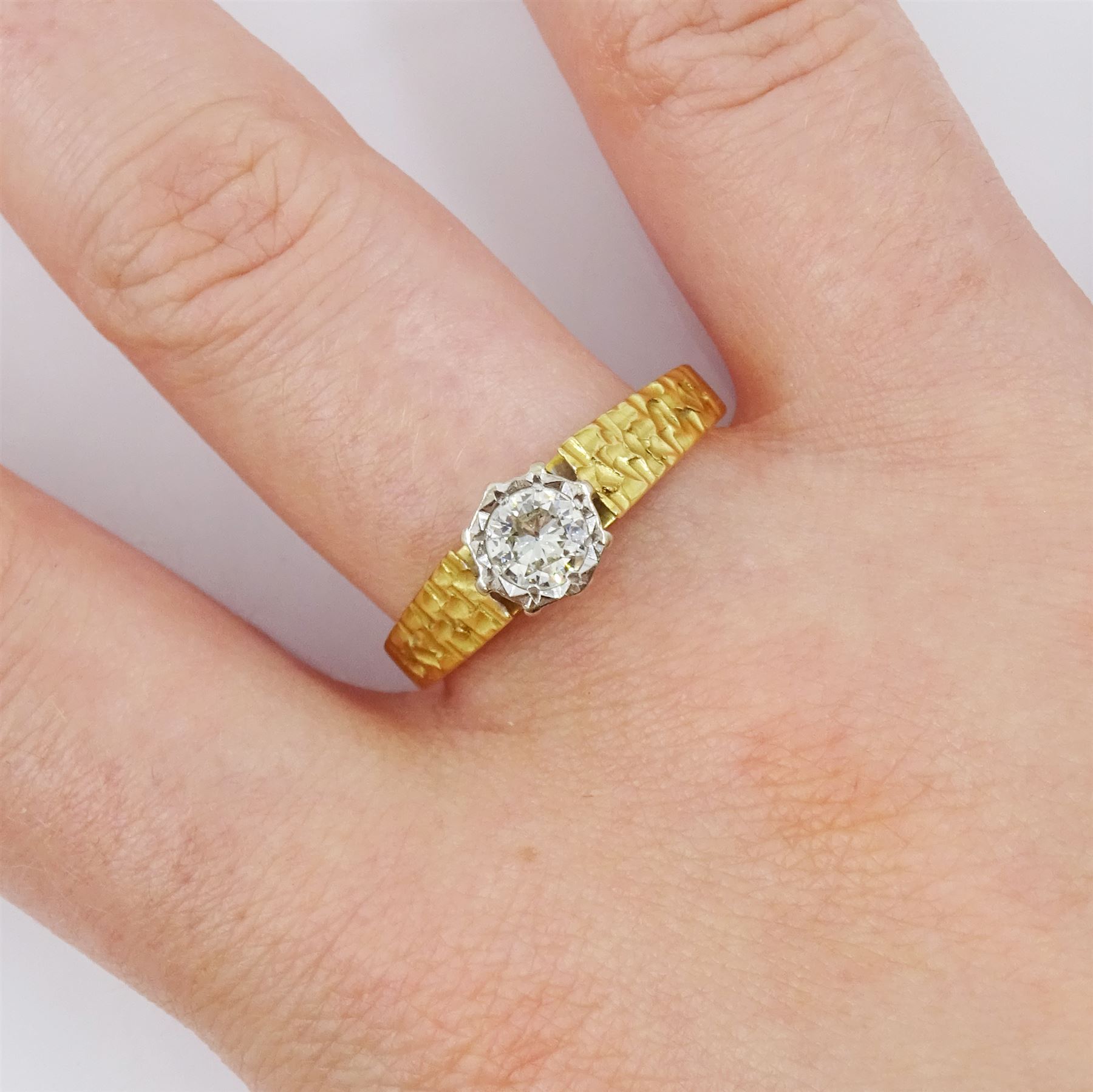 18ct gold single stone round brilliant cut diamond ring, Birmingham 1977, diamond approx 0.30 carat