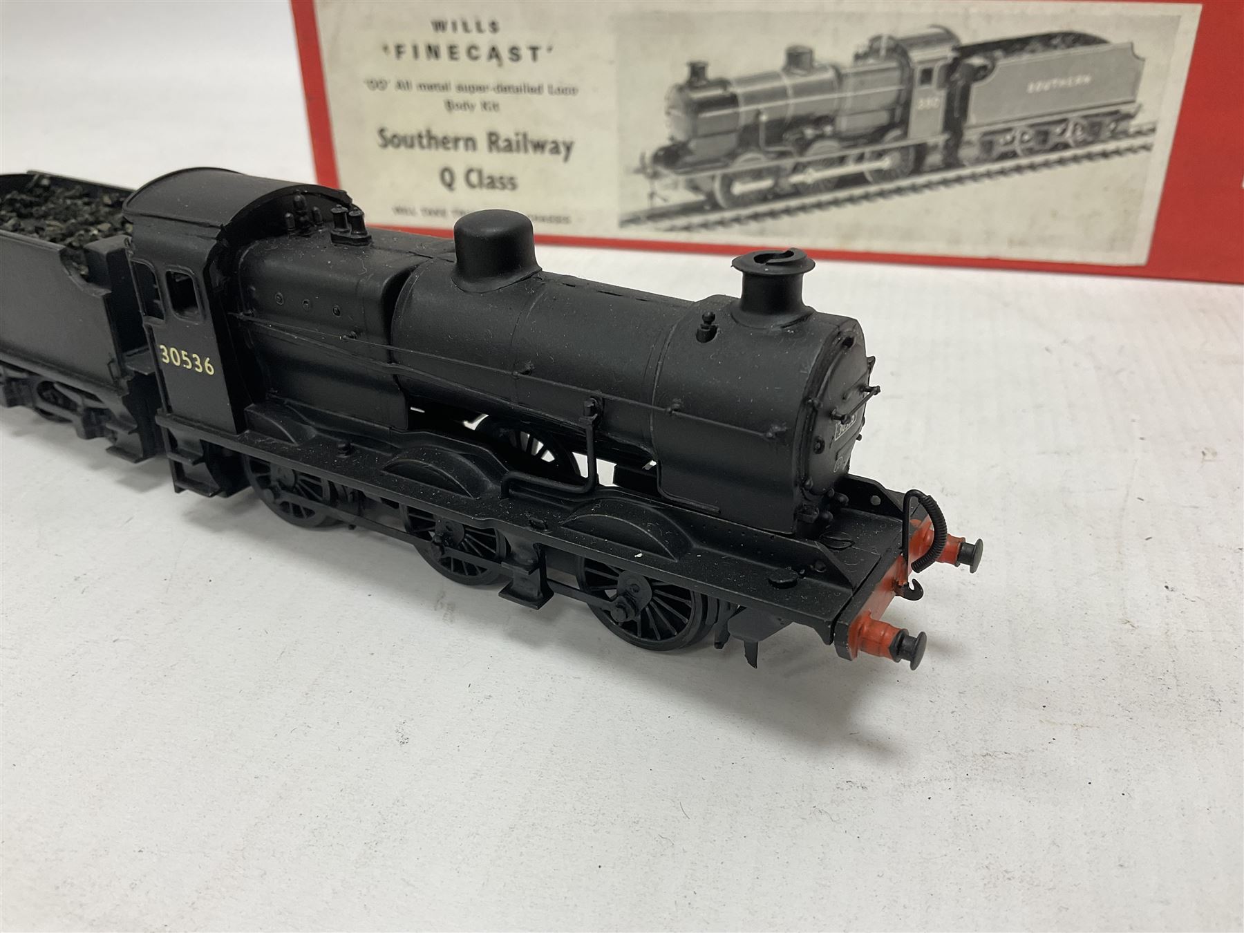 ‘00’ gauge - two kit built steam locomotive and tenders comprising SR/BR Class Q 0-6-0 no.30536 finished in BR black; SR/BR T9 Greyhounds Class 0-6-0 no.30338 finished in BR black; with Wills Finecast boxes (2) 