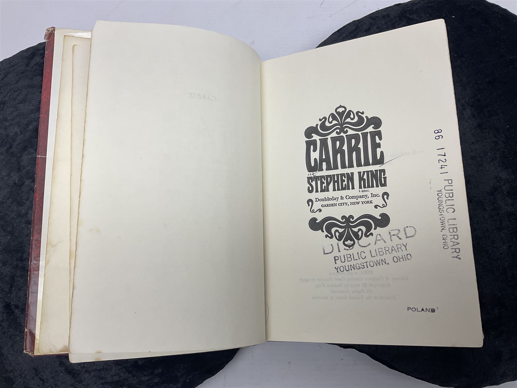 Stephen King; Carrie, Doubleday & Company, New York 1974 and Carrie, New English Library, Kent 1974 