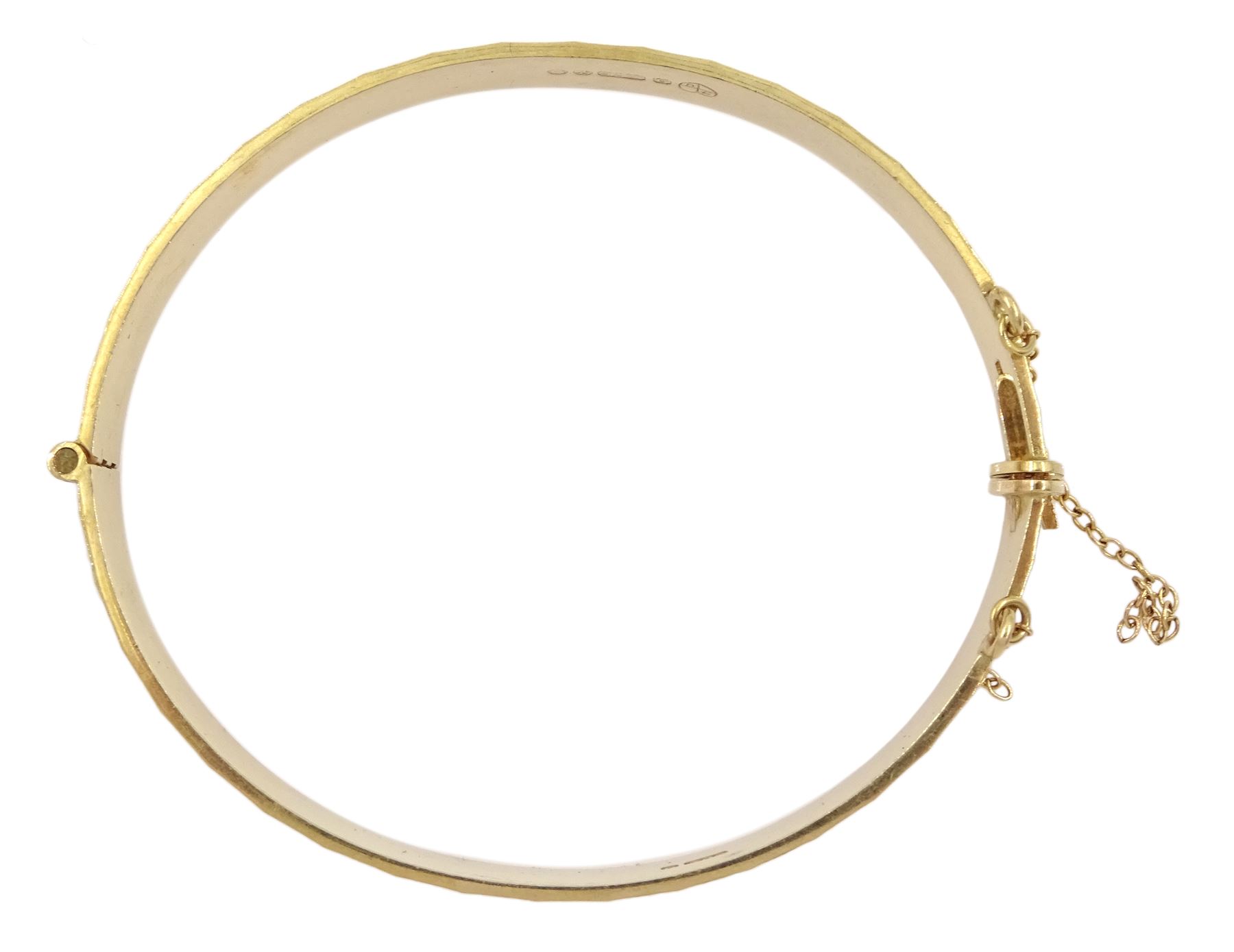 9ct gold hinged bangle, London 1971