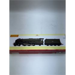 Hornby '00' gauge R3835 Late BR Thompson Class A2/3 4-6-2 Sun Castle locomotive no. 60523, boxed 